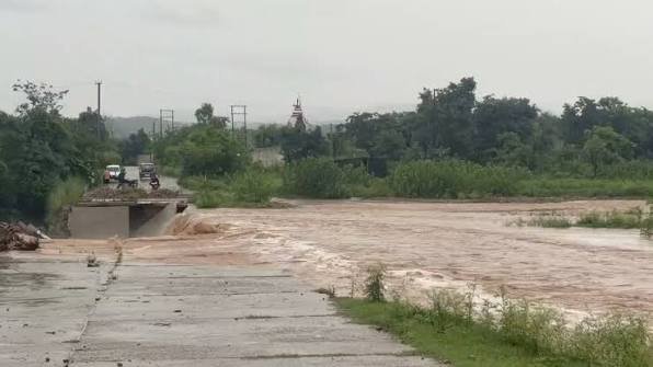 हिरानगर मोड़ नेशनल हाईवे पर पानी ही पानी! 🌧️🌊